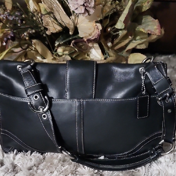 vintage Coach Soho Flap Shoulder Bag, style number 9741, in black leather - Picture 2 of 7